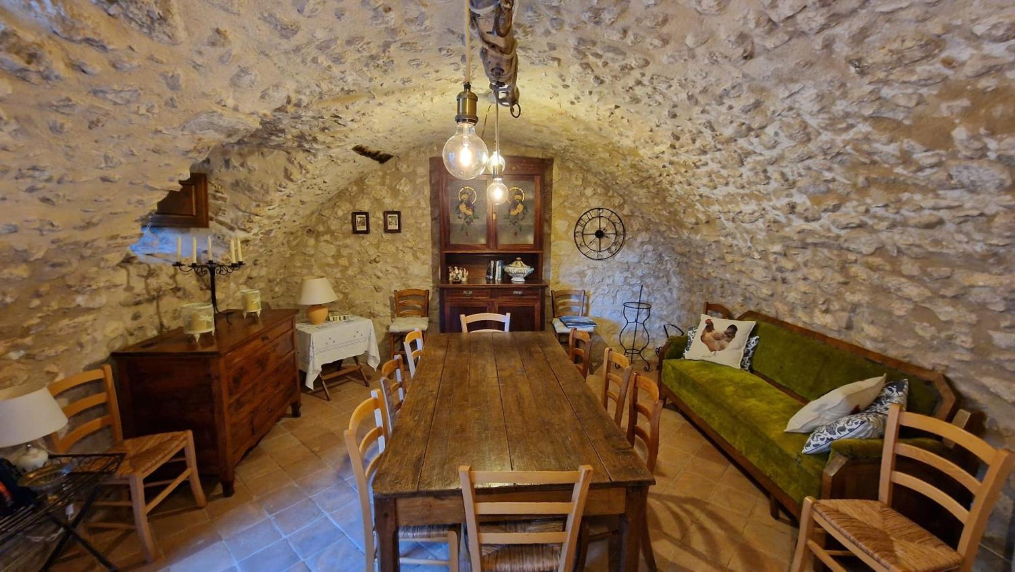 Palazzo Pirro Dimora Storica Bed & Breakfast Acciano Exterior photo