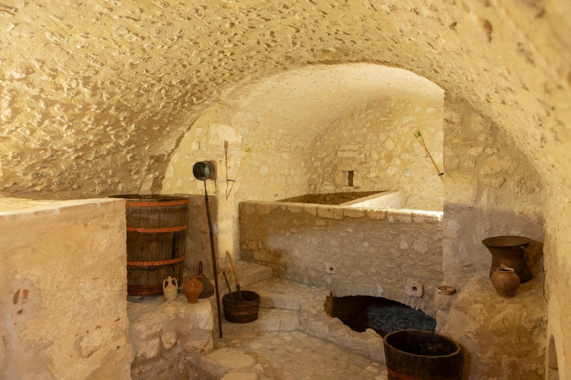 Palazzo Pirro Dimora Storica Bed & Breakfast Acciano Exterior photo